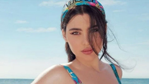صور قمر اللبنانية تستمتع بإجازة الصيف بالمايوه