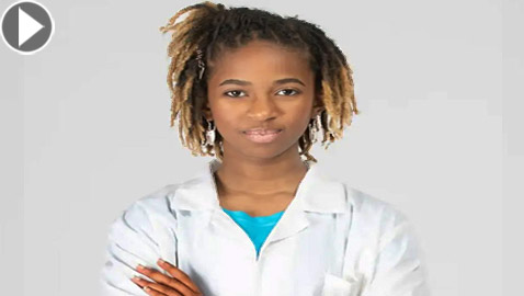 عمرها 13 عاما وقُبلت بكلية للطب.. طبيبة مراهقة تدخل التاريخ! فيديو