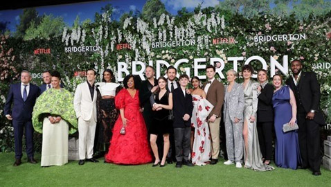 نتفليكس تقاضي منتجي مسرحية موسيقية مقتبسة من مسلسلها 