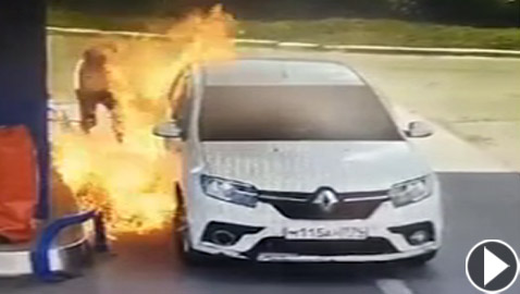 أضرم النيران بنفسه بالخطأ.. حاول إشعال سيجارة وهو يملأ سيارته بالبنزين