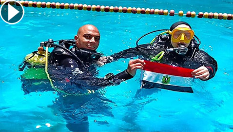 فيديو مؤثر: مدرب غطس مصري يعلم ذوي الهمم الغوص: 