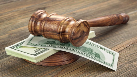 مضغ العلكة سيكلفك ثروة بسنغافورة! إليكم أغرب الغرامات حول دول العالم