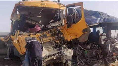 بالصور.. قتلى بحادث سير مروّع في الجزائر