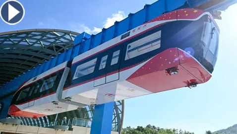 فيديو: الصين تكشف عن قطار مغناطيسي معلق بالهواء يسير دون كهرباء