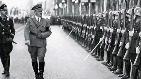 بعد أن كافأهم.. هكذا عاقب هتلر الصينيين المقيمين بألمانيا!