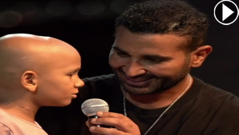 فيديو مؤثر: أحمد سعد يغني 