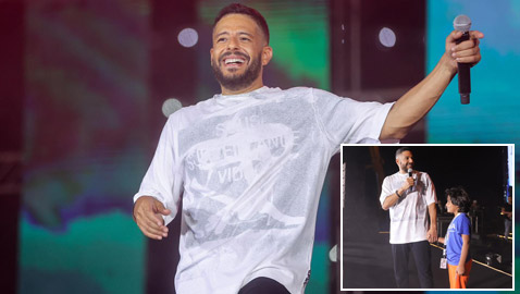 صور: محمد حماقي يرتدي تي شيرت بـ19 ألف جنيه ويدعو ابن شقيقه للمسرح