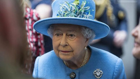 مجوهرات تصحب الملكة إليزابيث إلى قبرها.. قطعتان فقط