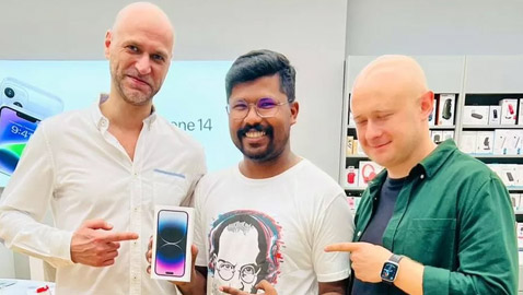 رجل هندي يسافر لدبي لشراء آيفون 14 الجديد قبل طرحه بساعات في بلاده