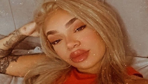  ! تكاد تفقد ساقها بسبب وشم