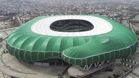 تصميم غريب...ملعب كرة قدم على شكل تمساح