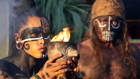 أغرب 5 طقوس دفن الموتى في العالم!