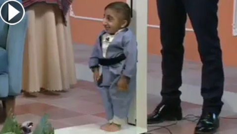 طوله 64.7 سنتيمتر.. شاب إيراني يستعد للقب أقصر رجل في العالم