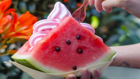 أغرب طرق تناول البطيخ: بالكاري والفلفل الحار!