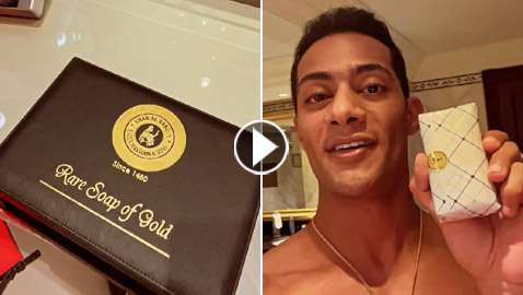 بصابونة من ذهب.. محمد رمضان يثير الجدل مجددا! فيديو