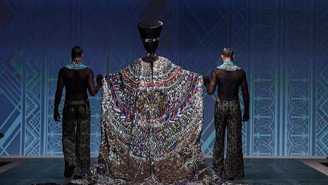 مايكل سينكو يجلب عظمة الحضارة الفرعونية لأسبوع الموضة في دبي (صور)