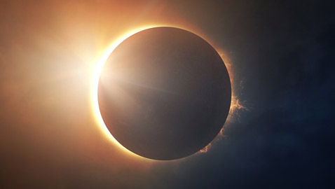 العالَم على موعد مع كسوف للشمس.. سيبلغ حده الأقصى وتحذيرات لمن سيشاهده