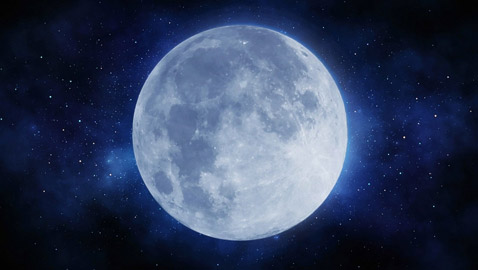 قاعدة نازية وأعلام أمريكية على سطحه.. 7 معتقدات خاطئة عن القمر