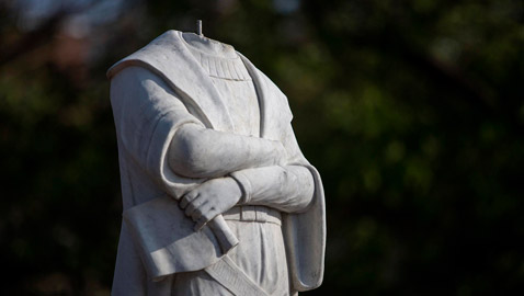 أغرب الأشياء التي عثر عليها داخل تماثيل أثرية قديمة