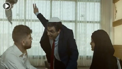 ممثل فلسطيني يقلّد العنصري بن غفير  ساخرا منه ومن دعايته الانتخابية بأغنية 