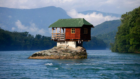 8 أماكن تم بناؤها لأسباب غريبة!