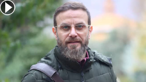 الفنان السوري يحيى بيازي يصاب بالشلل ويشكوا متعلثما: لم يتصل أحد للاطمئنان علي!