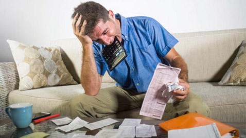 من تربية الكلاب إلى التنفس.. أسخف 8 ضرائب تفرضها الدول على مواطنيها