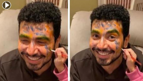 محمد أنور ينشر فيديو لطيف مع ابنته: لوّنت وجهه برسومات لتحوّله لبطل خارق