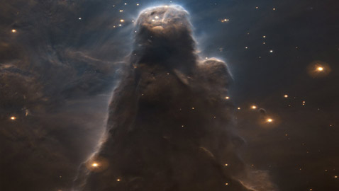 مثل كائن أسطوري.. صورة مذهلة من منطقة نائية في المجرة