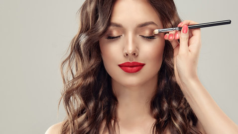 منتجات لا تستغنين عنها في حقيبة مكياجك