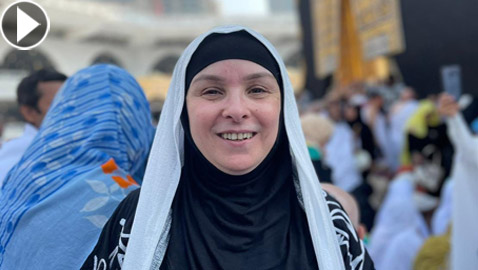 حنان شوقي تؤدي مناسك العمرة (فيديو)