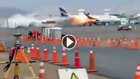 فيديو.. طائرة تصطدم بعربة إطفاء وتتحول إلى كرة لهب