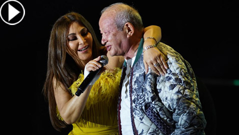 فيديو: إليسا في مصر وساويرس يغني معها على المسرح وهي تتغزل به: 