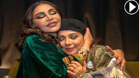 فيديو وصور أصالة في أحضان أحلام والجمهور يتساءل ساخرا: محبة أم نفاق؟