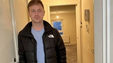 غريب...يعود من عطلة ليجد منزله فارغاً تماماً!