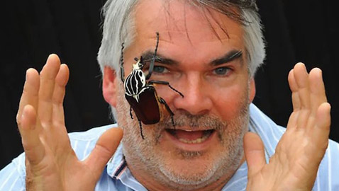 يفتتح حديقة حيوان للحشرات على مدى 20 عاماً