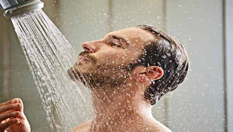 الاستحمام بالماء البارد.. 4 فوائد لجسدك ومزاجك