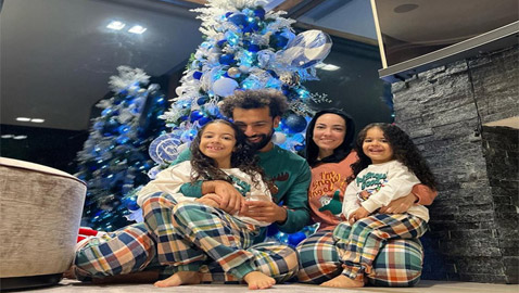 بالصور: محمد صلاح يحتفل مع عائلته بعيد الميلاد