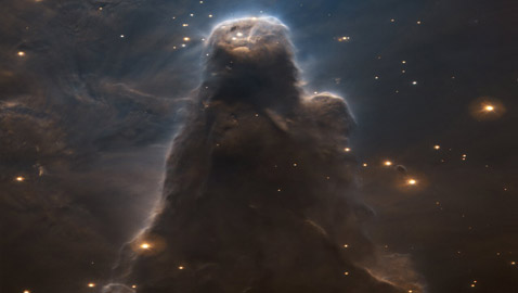 التقاط صورة مذهلة لجسم عملاق مظلم طوله 7 سنوات ضوئية