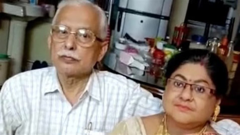 لم يتحمل وفاتها...يصنع نسخة من زوجته بالسيليكون