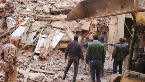 قتلى بانهيار عقار جنوبي مصر.. ومكالمة هاتفية تنقذ سيدة