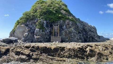 جزيرة غامضة تحتفظ بمدخل سري من الماضي