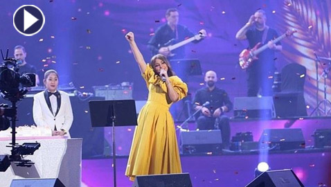 إليسا تسافر إلى أمريكا لاجراء عملية جراحية في يدها.. 