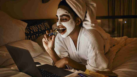 منها الشوكولاتة والحليب، 10 أطعمة تسبب الكوابيس