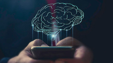 دراسة مفاجئة: تصفح الهاتف سيصبح بالدماغ!