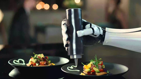 مطعم يستخدم طاه آلي (روبوت) لاعداد الوجبات اللذيذة! هل سينقرض الطهاة قريبا؟ 