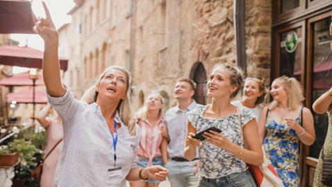 تعرفوا إلى أبرز أسباب اصطحاب مرشد سياحي أثناء السفر