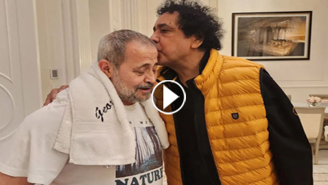 صور: الكينغ محمد منير يقبل رأس السلطان جورج وسوف