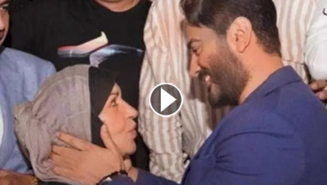 فيديو وصور: تامر حسني يكشف اسرار علاقته مع والدته وضربها له بالشبشب! 
