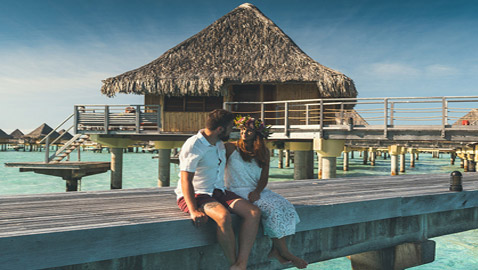 جزيرة بورا بورا وجهة جذابة للثنائي لقضاء شهر عسل رومانسي